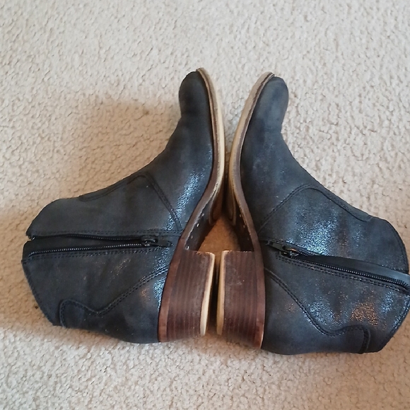 Lucky Brand Black Leather Ankle Boots - Picture 5 of 8